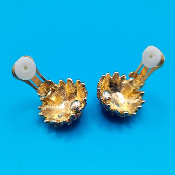 Vintage Pink Enamel Flower Clip Earrings, Gold Tone, Vintage Jewelry - Picture 8 of 9